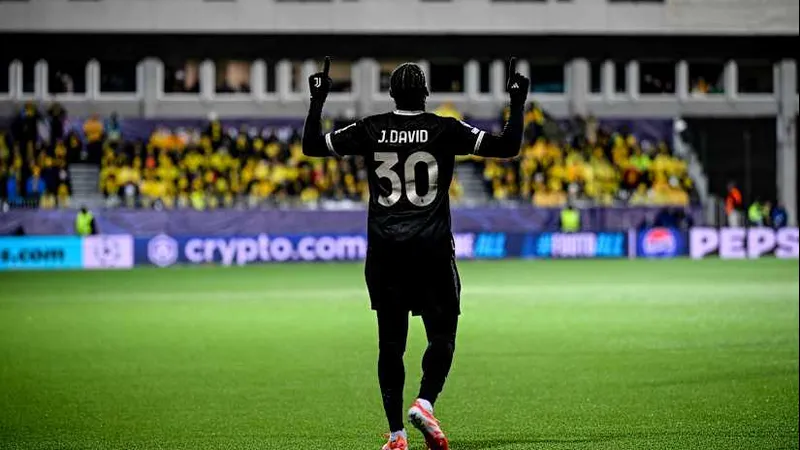 Cầu thủ Juventus tạo khoảnh khắc ấn tượng trước hàng phòng ngự của Pafos