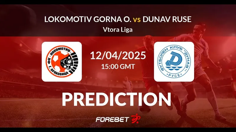 Cầu thủ Lok Gorna đang nỗ lực cản phá cú sút của cầu thủ Dunav Ruse trong trận đấu giữa…