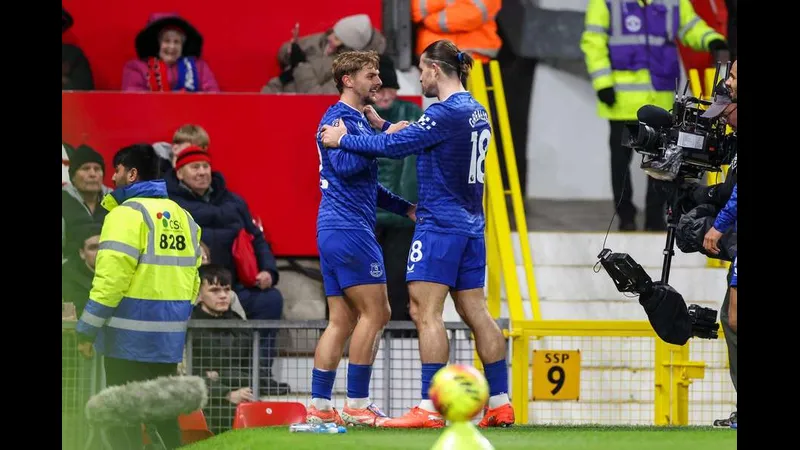 Cầu thủ của SC Poltava tự tin vượt qua cầu thủ Epitsentr với kỹ thuật đi bóng tinh tế.