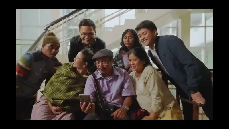 Cầu thủ Meghalaya và Services giao bóng trong trận đấu