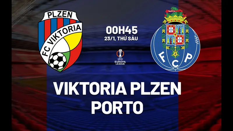 Cầu thủ Plzen và Porto tranh chấp bóng trên sân