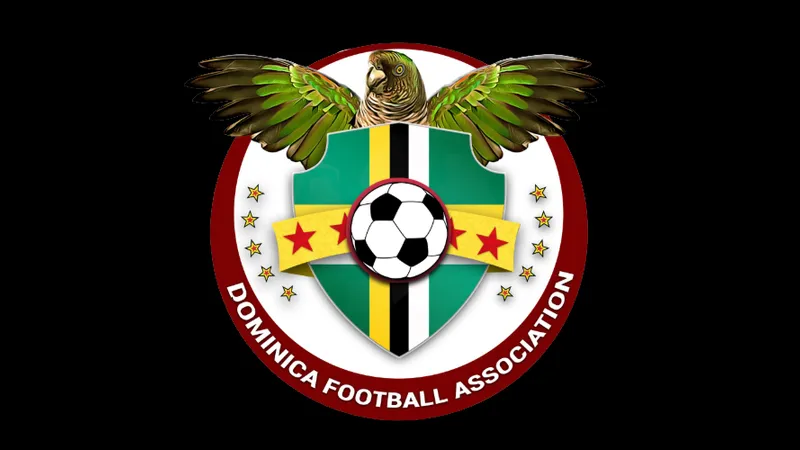 Cầu thủ Dominica tung cú sút mạnh vào khung thành Sint Maarten